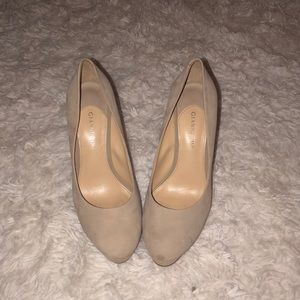 Nude suede Gianni Bini heels